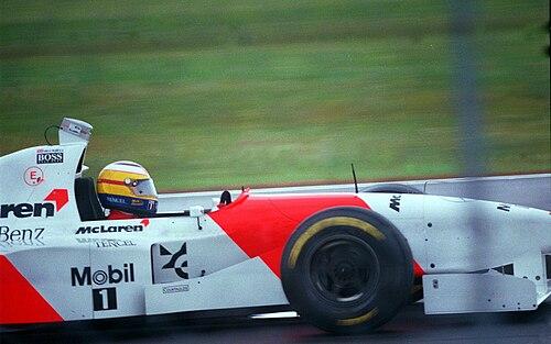 Mark Blundell con el McLaren en Silverstone en 1995
