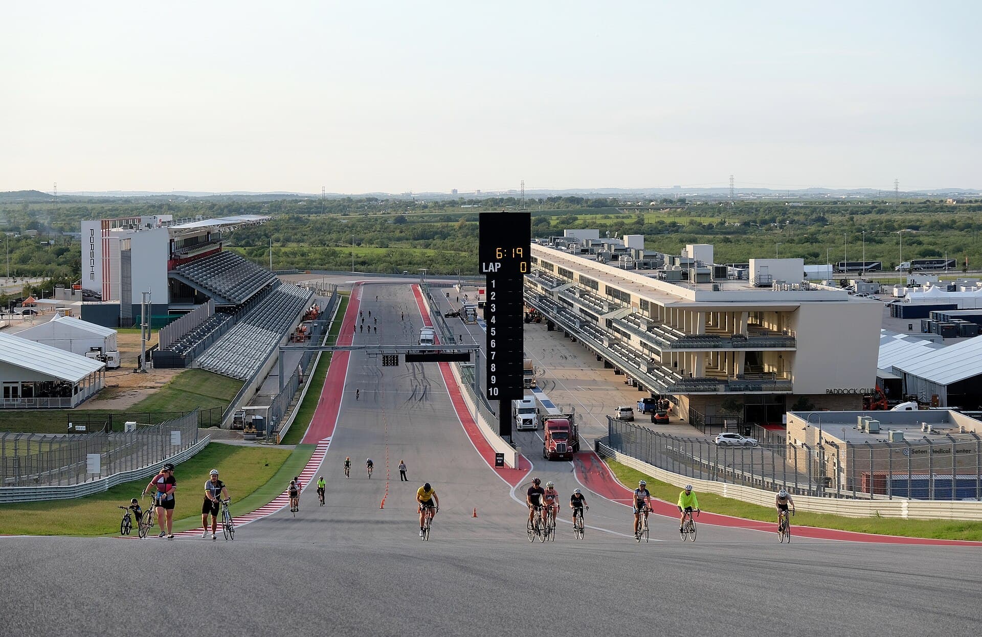 La recta de meta del Circuito de las Américas y la subida a la curva 1