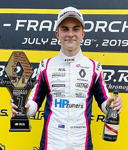 Oscar Piastri en el podio de Spa en 2019